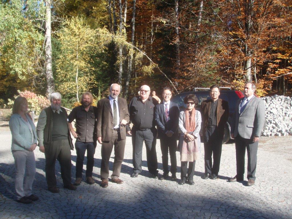 Ve dnech 14. a 15. 10. 2017 se V-studio účastnilo tradičního již 21. setkání s velvyslankyní ČLDR v krásném prostředí Národního parku Šumava.